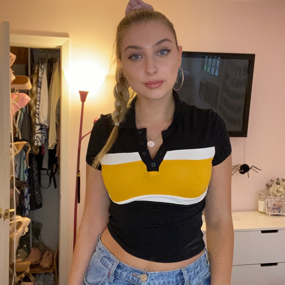 Black collared crop top